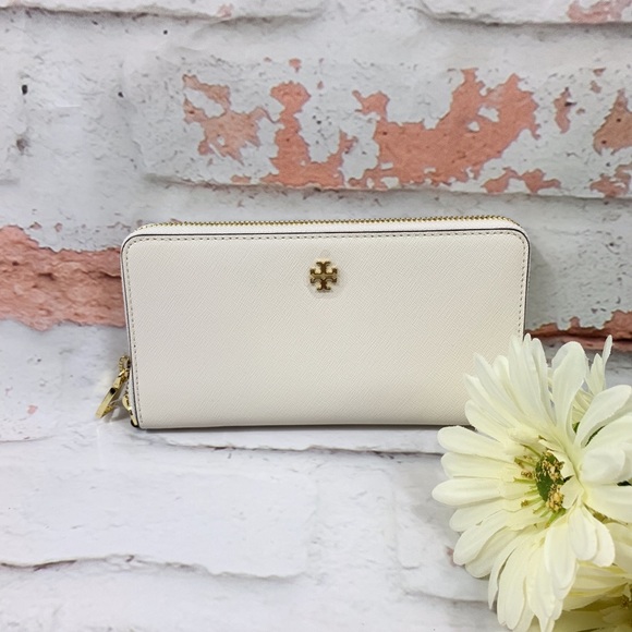 Tory Burch Handbags - ❗️SALE ❗️Tory Burch New Ivory Passport Zip Wallet